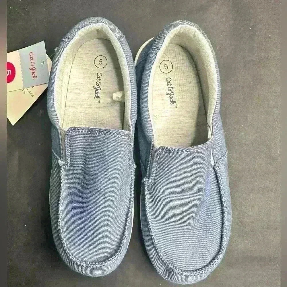 Cat and Jack shoes Unisex size 5 Slip On Tennis Shoes